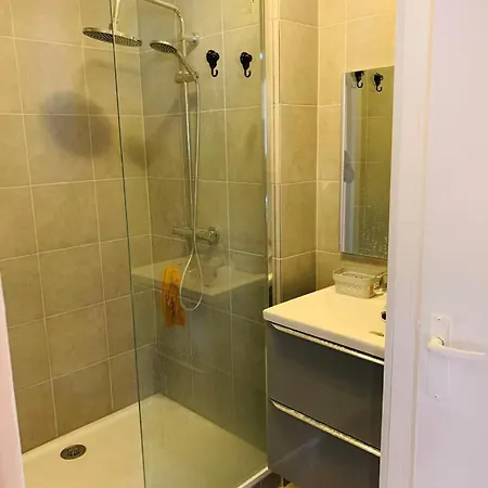 Charmante De 2 A Apartment